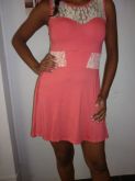 Vestido cavado com renda